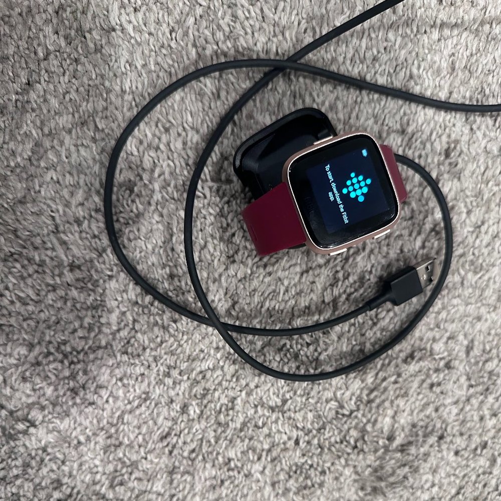 Fitbit Versa Rose Gold with Burgundy Band